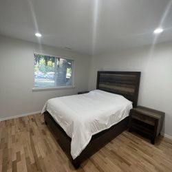 Queen Size Bed +2 Nightstands