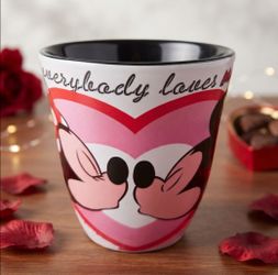 Disney Mickey & Minnie Mouse Valentine Coffee Mug - "Everybody Loves Me" Kissing Design