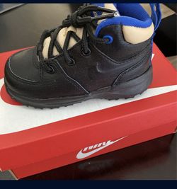 Nike Manoa Boys Shoes