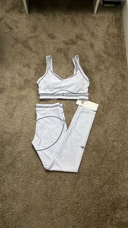 Alo Yoga Sports Bra and Leggings Set