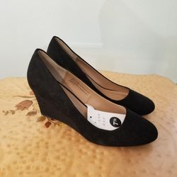 Women's Round Toe Wedge Pumps -  New