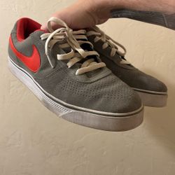 New Men's Nike Action Mavrk 2- Mid Basic Grey Light Crimson White - Size 11.5