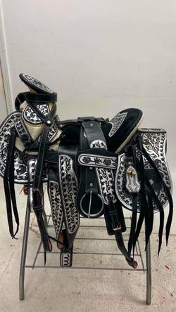 Nueva montura charra bordada