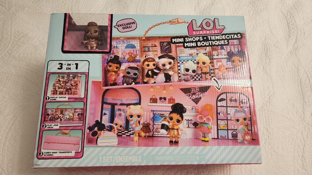 LOL Pop up Store, Dolls stand