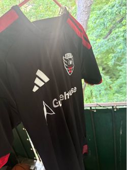 Official discounted ($100 before) DC United Jersey / Fan Shirt - Size Men's S]