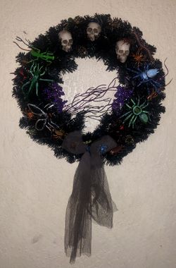 Halloween Bug & Skull Wreath Decoration