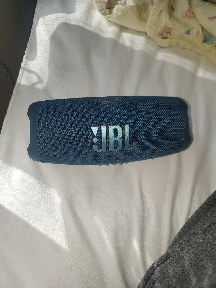 JBL Charge5 Wireless Speaker