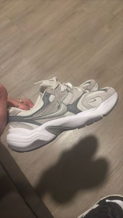 Nike shoes size 6W
