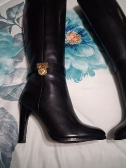 New no tags leather knee boots 51/2 mpu