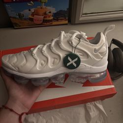 Nike Air Vapormax Plus            Size:7
