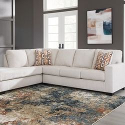 BRAND NEW SECTIONAL COUCH 