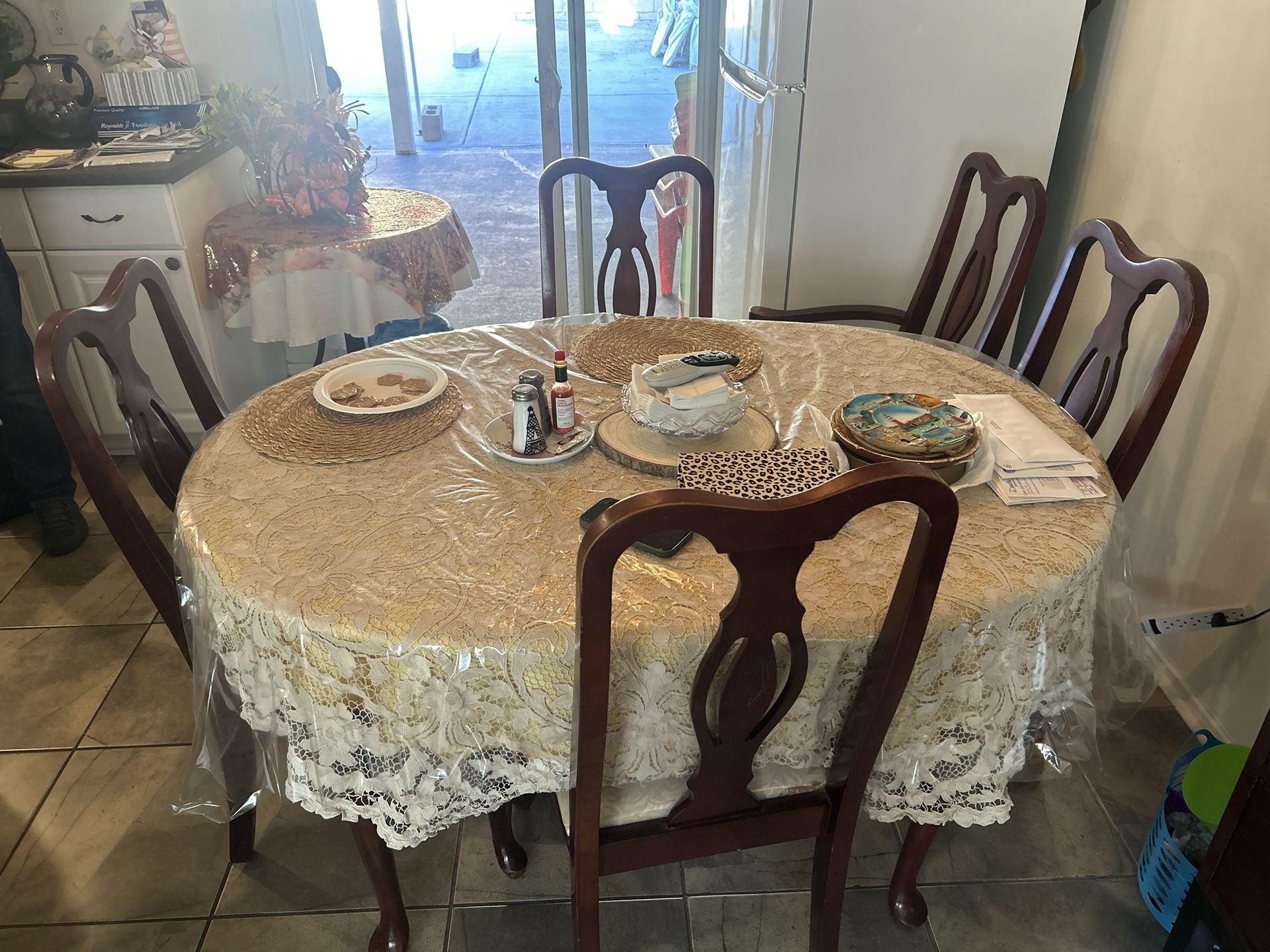Dining Table !!! 150$ OBO
