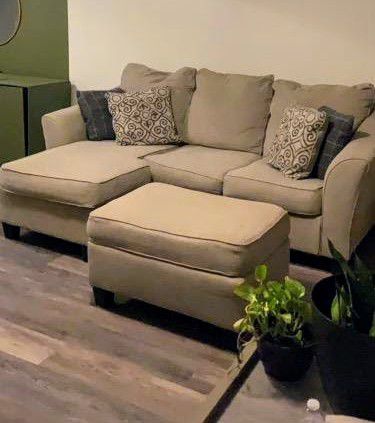 SECTIONAL W/ CHAISE and OTTOMAN 