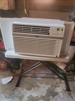 AIR CONDITIONER  WINDOW AC UNIT  8,000 BTU
