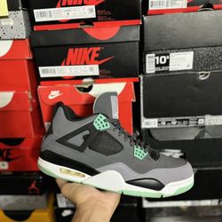 Jordan Green Glow 4s size 12 VNDS