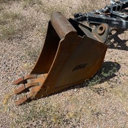 Heavy-duty excavator bucket