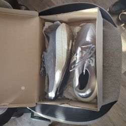 Size 11 Adidas Ultraboost 22s