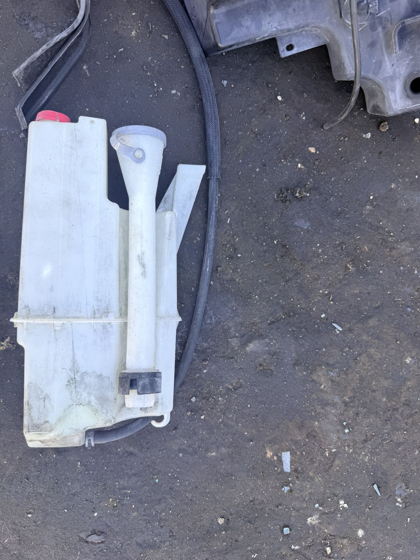 2013-2020  INFINITI JX35 QX60  windshield water Bottle 