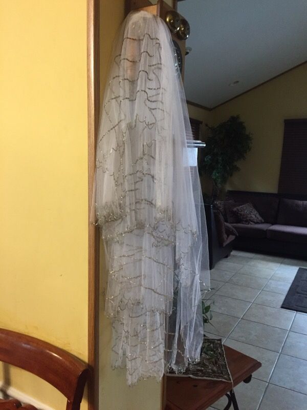 Beautiful Veil for bride with rhinestones