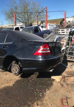 Part out Mercedes Benz c230 2006