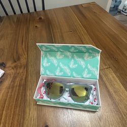 Goodr Sunbathing with Wizards Sunglasses