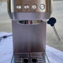 CASABREWS 3700 Essential 20-Bar Espresso Machine and Coffee Maker