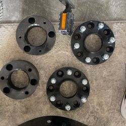 Two 6 Lug Spacers And Leveling Kit