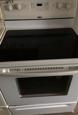 Whirlpool white stove 6 months old
