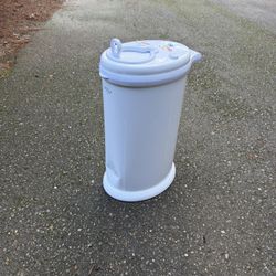 bucket for dirty diapers