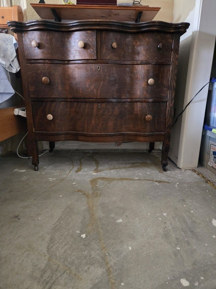 Antique 4 Drawer Dresser With Mirror