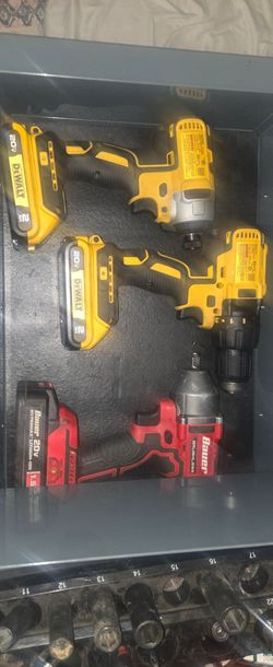 Dawalt cordless set with 2 batteries and charger