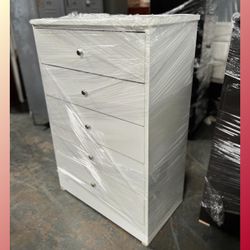 5 drawers dresser/ Five drawers dresser