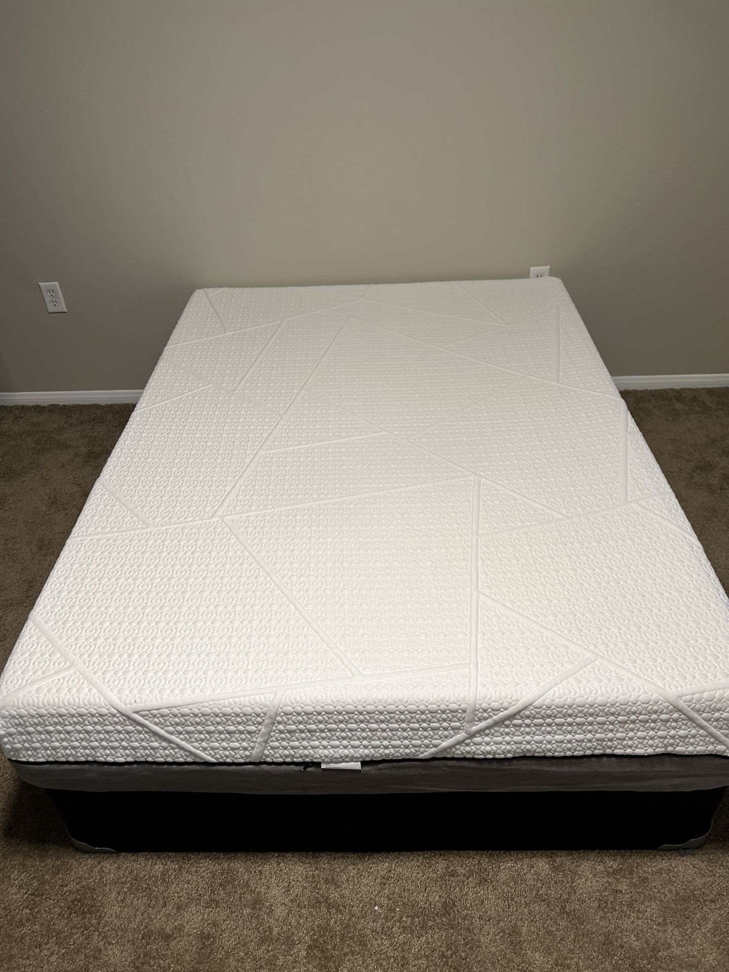 Full Size Jerome’s Mattress With Boxspring