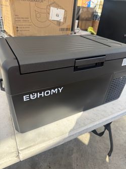 Car refrigerator