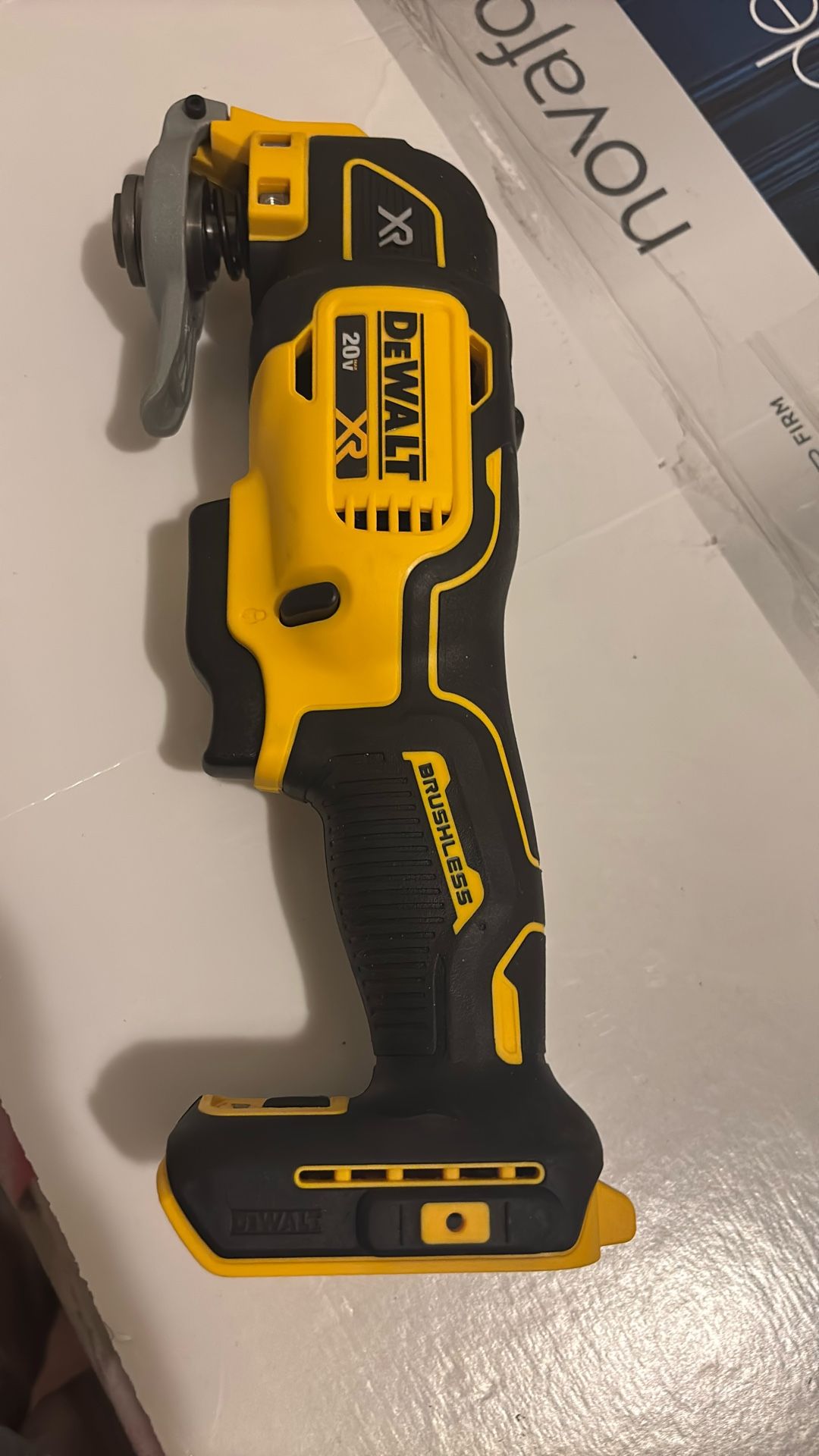 DE WALT 20V SAW 