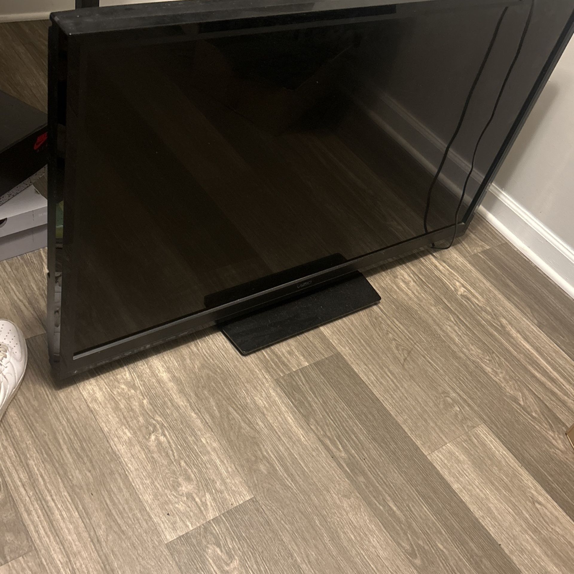 Vizio Tv Works Perfect Has Netflix Etc.