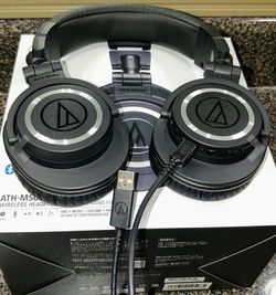 Audio Technica ATH M50xBT wireless headphones