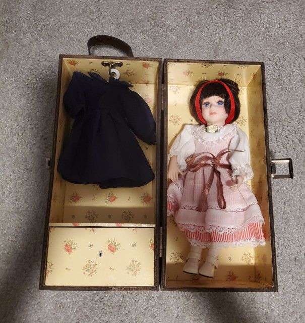 Vintage porcelain doll in case with 3 extra outfits and 2 pairs of shoes,Like New 