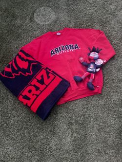 University of Arizona Fan Bundle – Blanket, Sweatshirt (XXL), & Hanging Mascot Plush