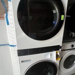 WashTower LG in White or Black