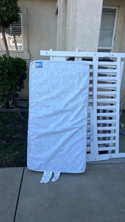 Davinci Grove 4 in 1 Crib Toddler plus toddler bed rail plus crib mattress