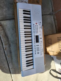 Electronic keyboard piano  battery operated