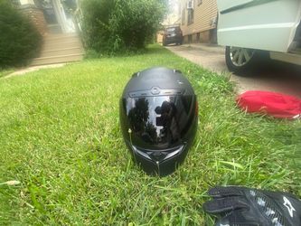 Bell motorcycle helmet and Alpinestars SMX-1 Air Carbon V2 Gloves