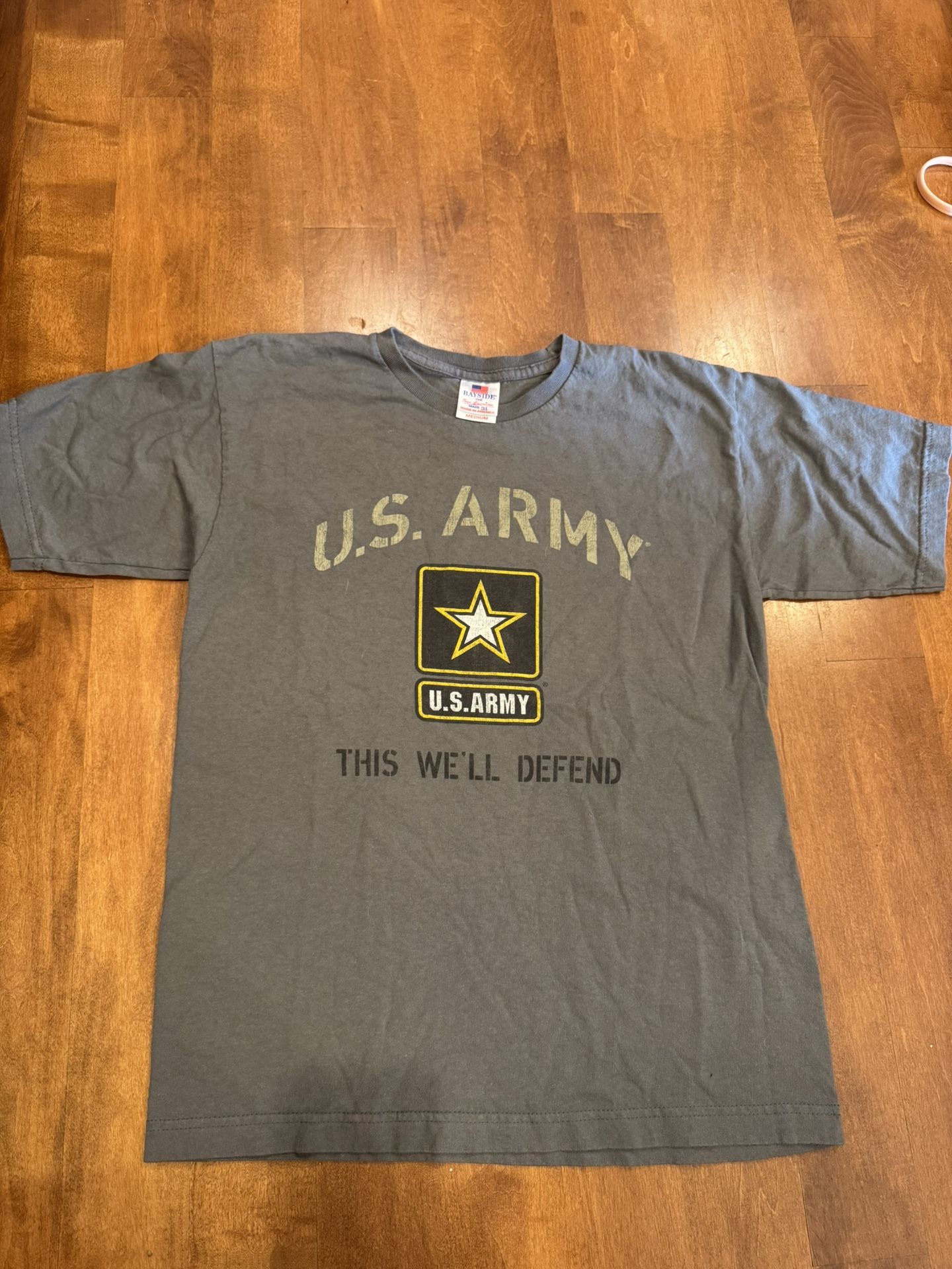 Woman’s US Army T-shirt shipping available