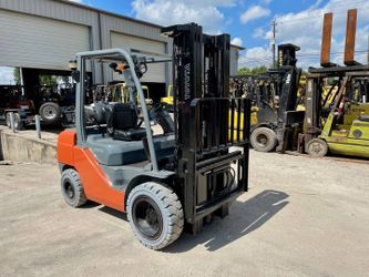 2014 TOYOTA FORKLIFT 6000 LBS