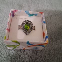 Vintage Peridot And Genuine Sterling Silver Ring Size 6