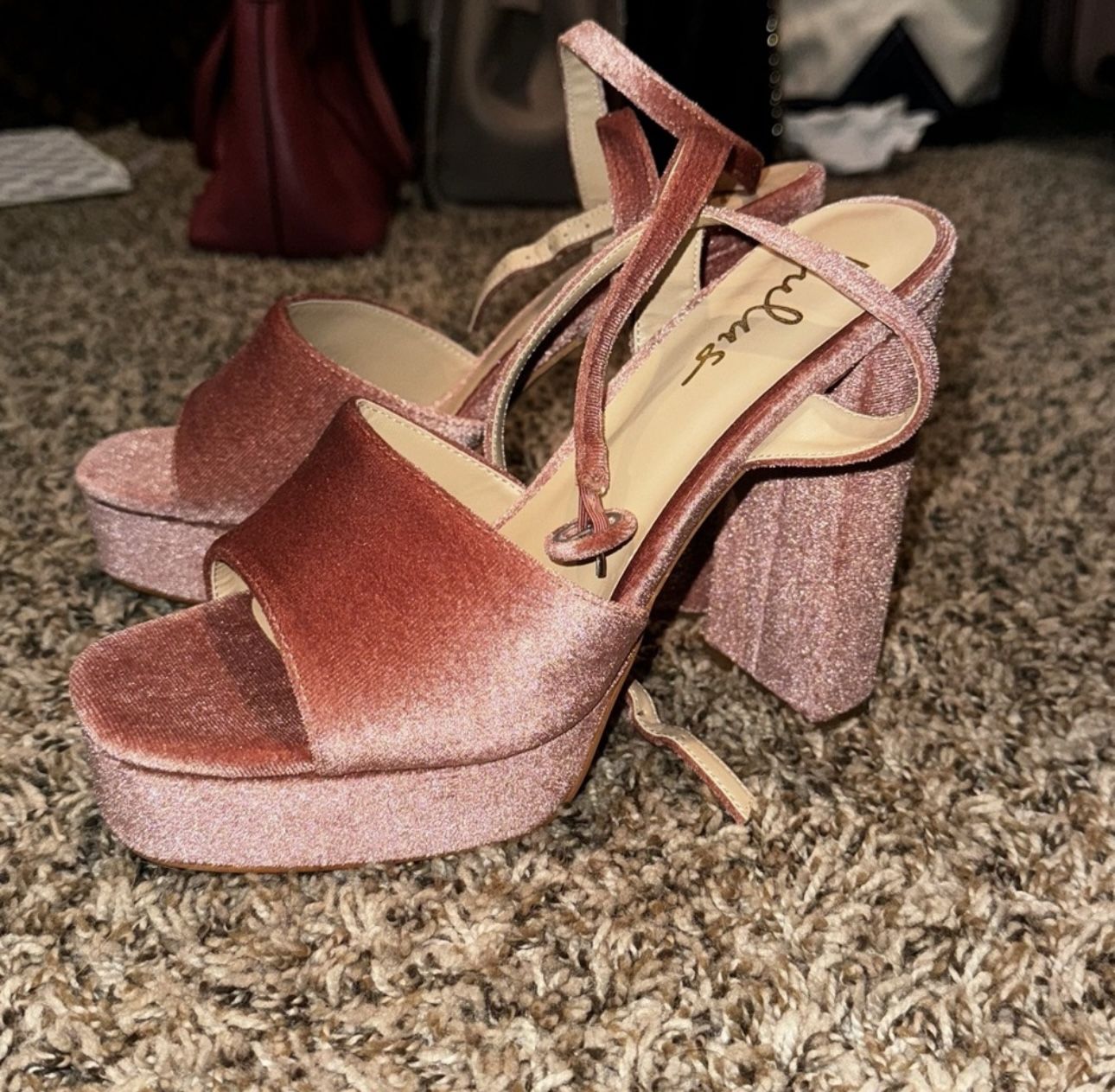 Women’s Size 7 Pink Crushed Velvet Heel