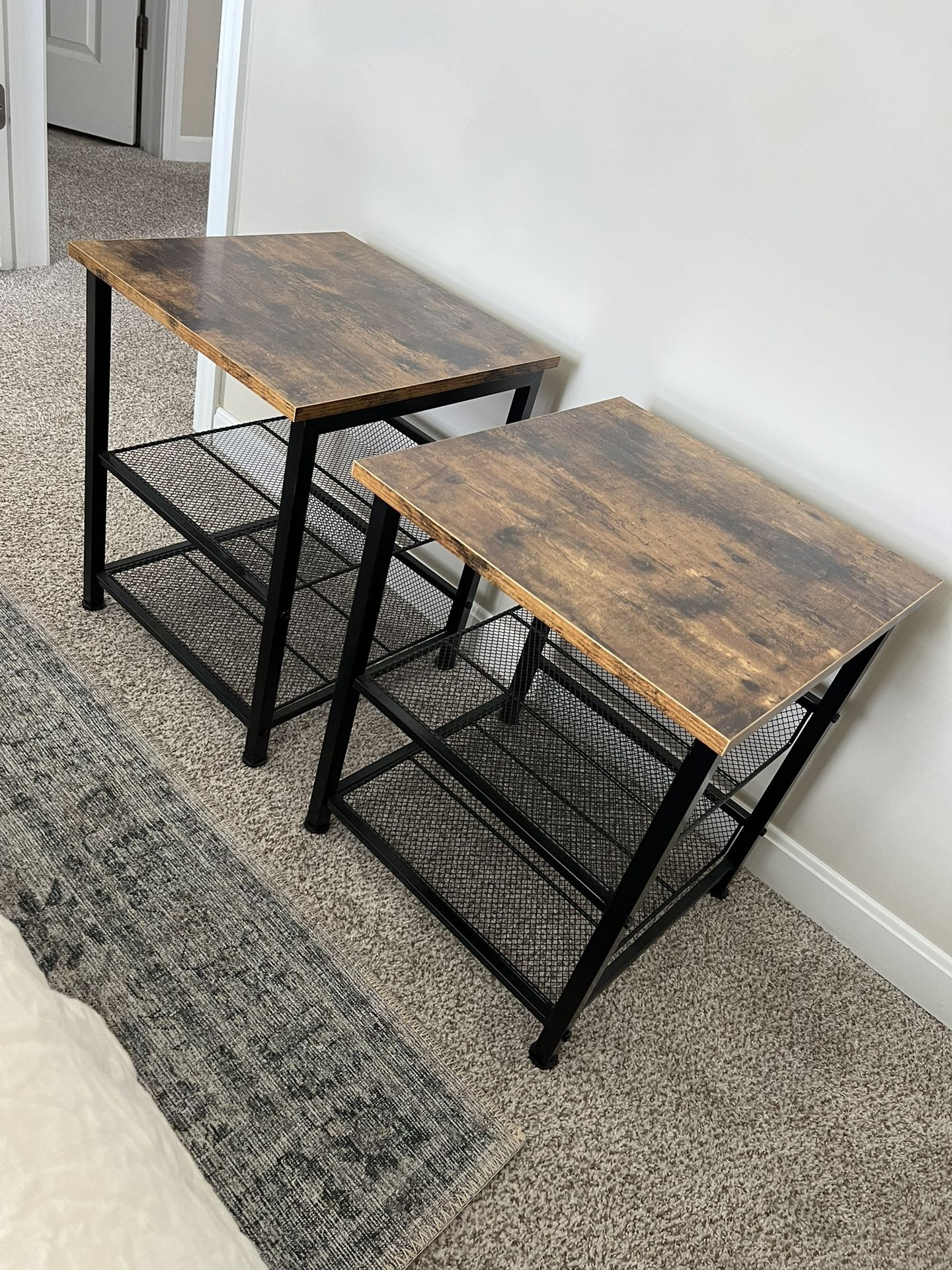 Set Of 2 Nightstands/End tables