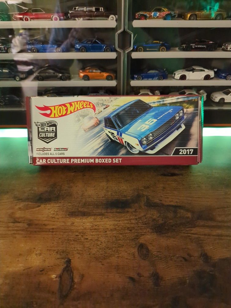 Hot Wheels 2017 Red Line Club Car Culture Premium Boxed Set