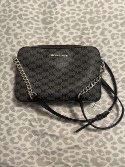 Micheal Kors black purse